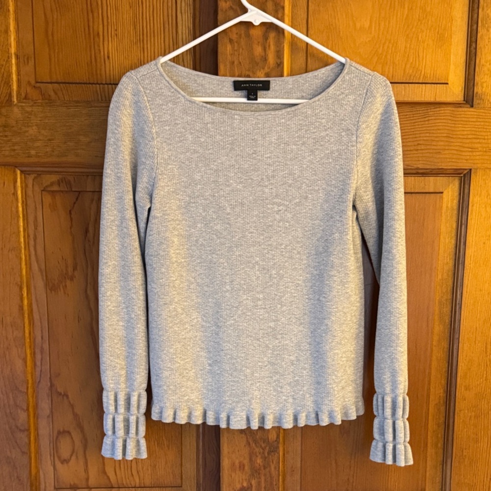 Ann Taylor Light Gray Long Sleeve Top